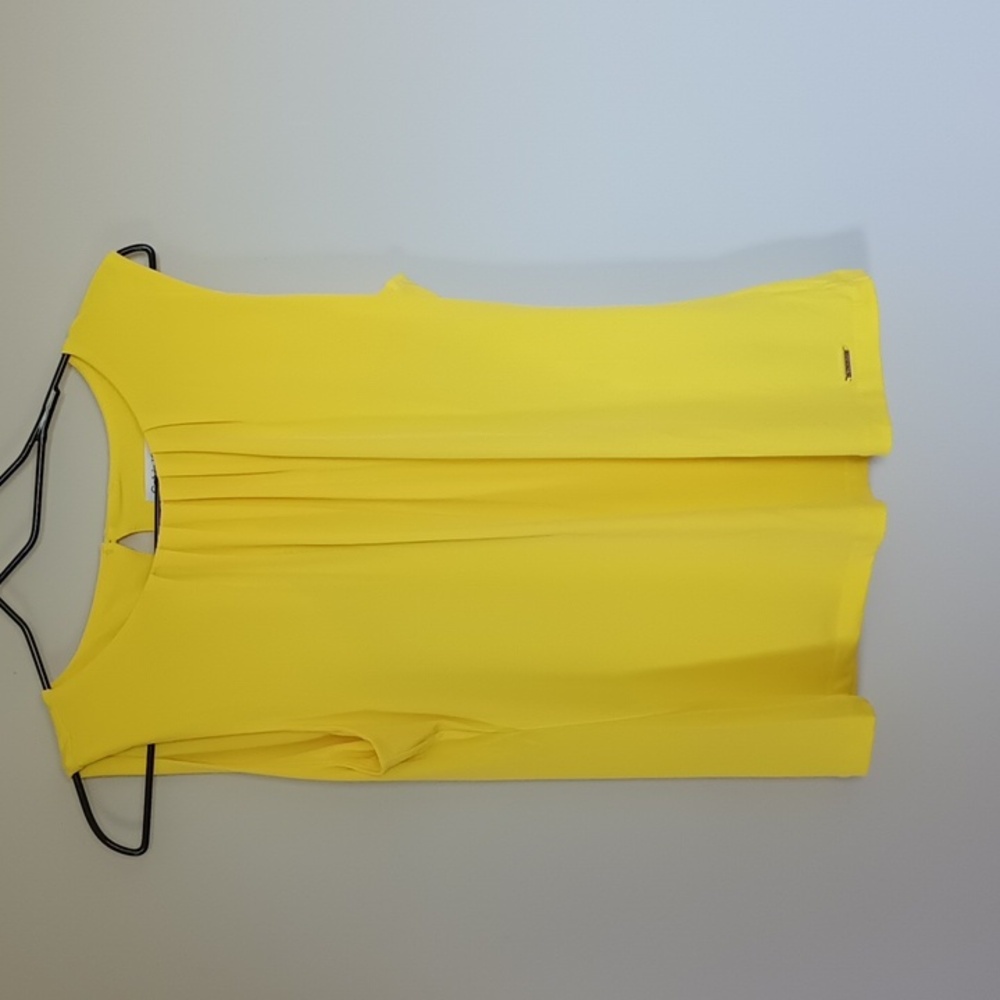 Calvin Klein Yellow short Sleeve Medium. Like New